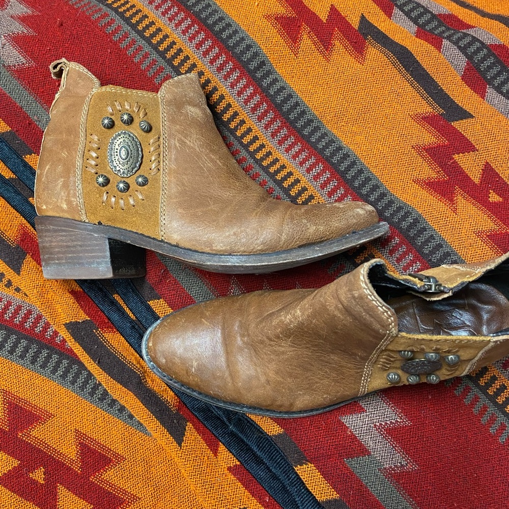 Liberty Black Boots

Gently used. Worn less than 5 times.